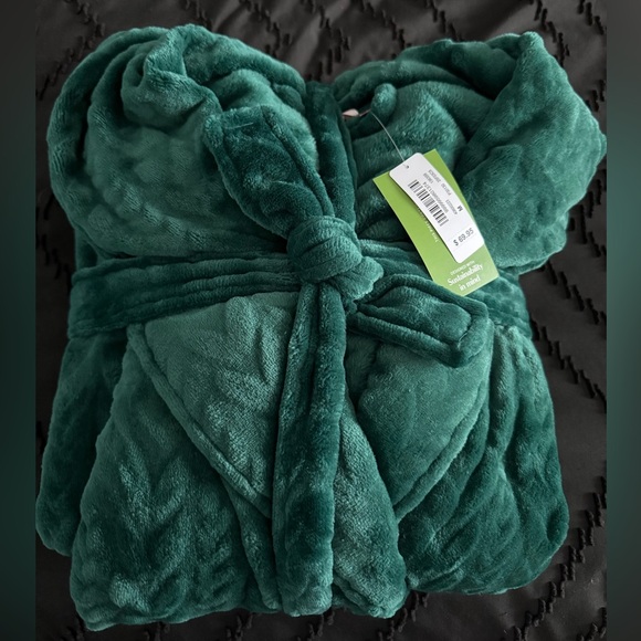 Luxurious Women's Robe - Picture 3 of 4